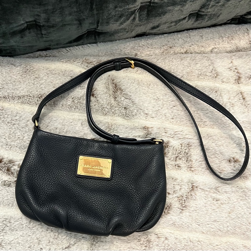 Marc Jacobs Leather Crossbody Pouch